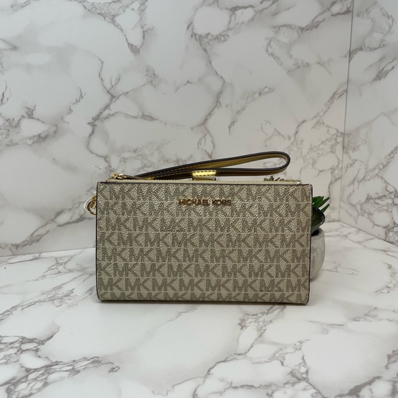 Michael Kors Handbags - Michael Kors Wallet